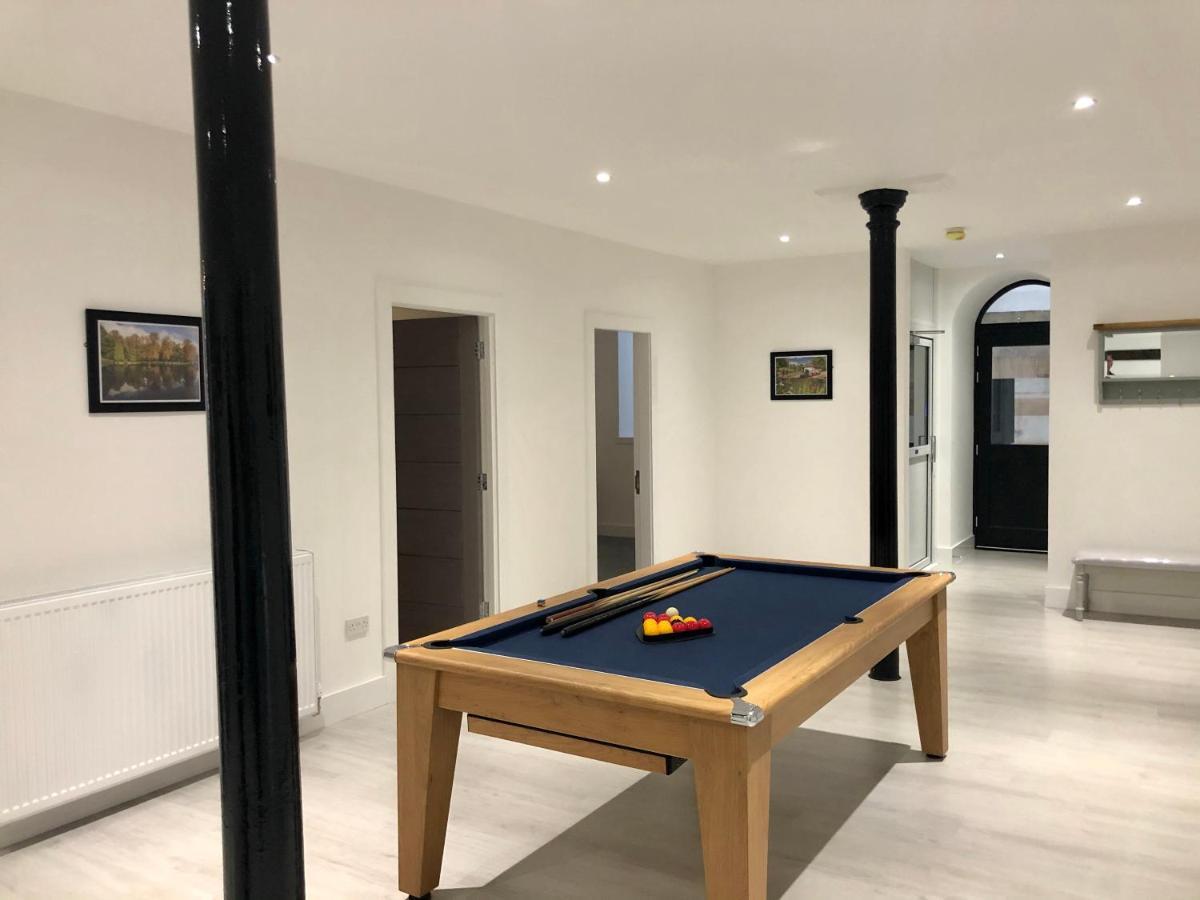East Church House, Unique 9 Bedroom Church, Historic Market Town. Strathaven Eksteriør billede
